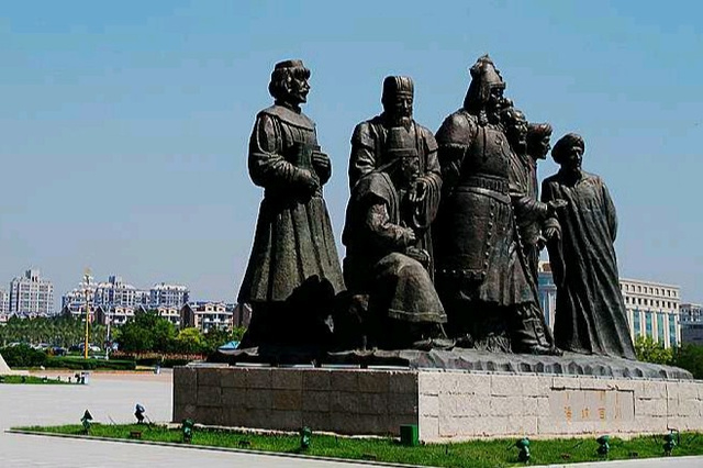 成吉思汗广场:蒙古人都很崇拜他