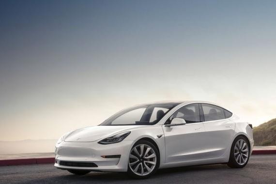 特斯拉Model 3取消HUD和仪表盘会是个错误么？
