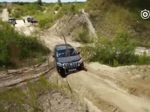 我的五菱宏光应该也可以，底盘高，车轻，先让你们秀