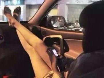 坐车时不正确的5种坐姿，关键时刻很要命