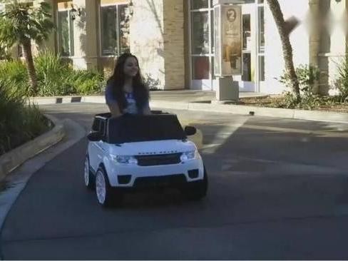 美女开30万小路虎去加油，把路人都整蒙了