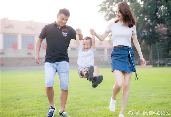 闫博雅二胎后身材仍火辣!网友赞王皓:嫂子人美腿又长