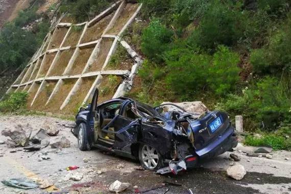 地震中被损毁的车辆，保险公司赔与不赔全看心情？