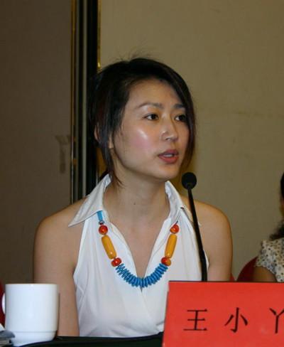 王小丫与董卿近照对比，都是央视美女主持，谁更美？