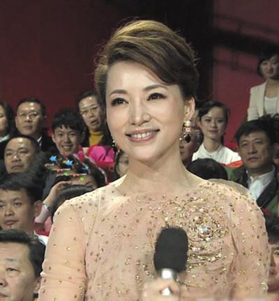 王小丫与董卿近照对比，都是央视美女主持，谁更美？