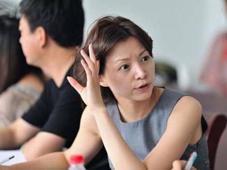 王小丫与董卿近照对比，都是央视美女主持，谁更美？