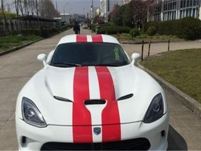 成都某加油站来了辆罕见的超跑，8.4L大排量太吓人