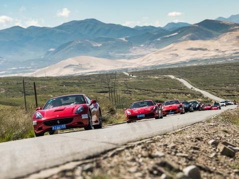 50辆法拉利飞驰1700公里，只为庆祝自己70岁生日