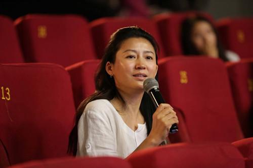 王小丫与董卿近照对比，都是央视美女主持，谁更美？