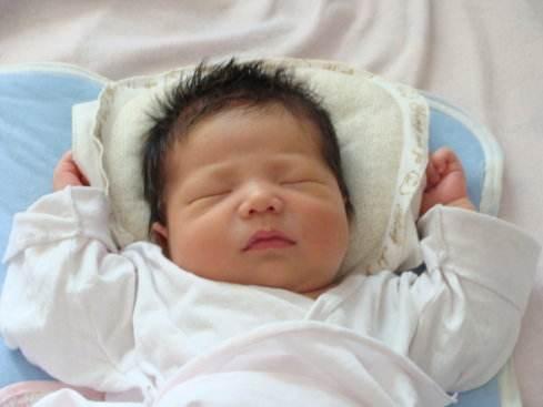 每天给怀孕的老婆吃这种水果,宝宝出生时,医生