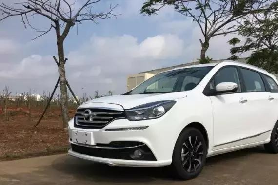 轴距2800mm，比宝骏730更大，非板车底盘！