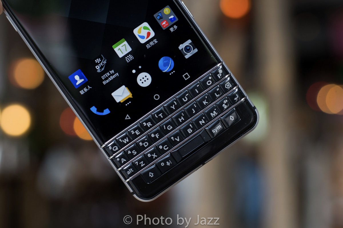 最独特的黑莓情怀:blackberry keyone 银色版