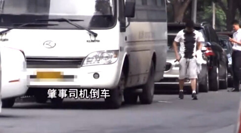 把吴京的车撞了不用赔钱还能合影，这种好事哪找去 - 7