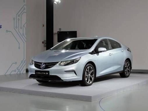 市区4个油比卡罗拉还省，10年免费保养，还送车牌