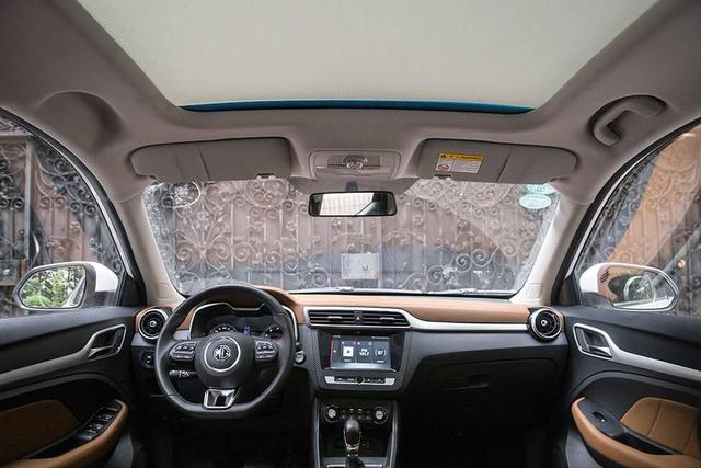 这台10来万SUV不仅漂亮,还特聪明,美女体验后说好