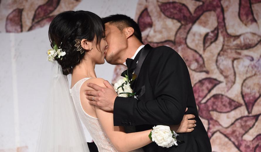 从谢楠和吴京接吻 再看王宝强吻马蓉 感情深浅看姿势