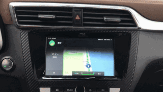 这台10来万SUV不仅漂亮,还特聪明,美女体验后说好