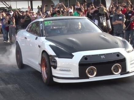 Alpha G日产GT-R打破1/4英里的世界纪录