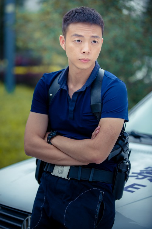 电视剧【警察锅哥第一季】主题曲歌词、演员表、职员表、剧照