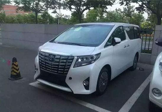 18款埃尔法七座商务车低调奢华有档次