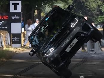 征服古德伍德 路虎揽胜运动版SVR成耀眼亮点