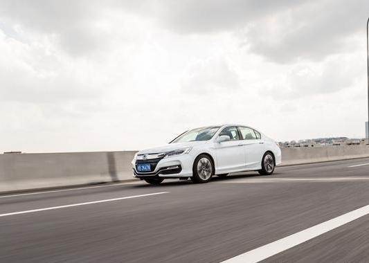 雅阁锐混动长测：一箱油四个人能开多远？