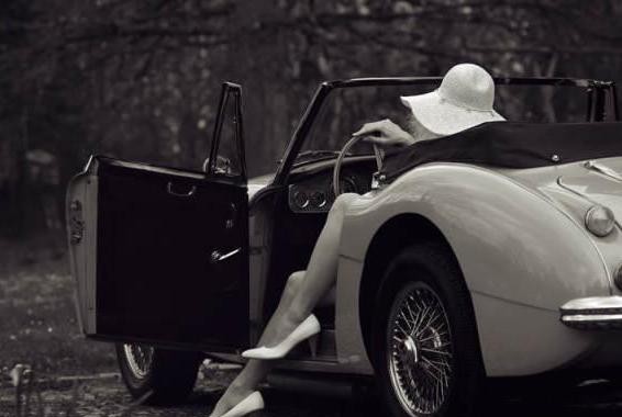 拒绝三脚架的摄影师，拍出了最有故事的汽车和美女