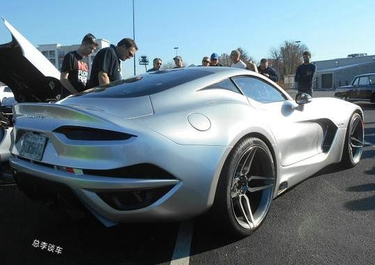 8.4升冷门跑车被围观，老司机也不认识，车标像宝沃