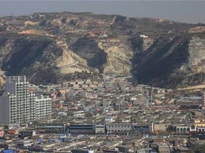 这个村因煤炭成名，街上遍地豪车不低于200万！