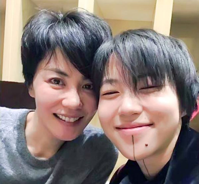 看了王菲怎么回应张柏芝,才明白窦靖童为何满