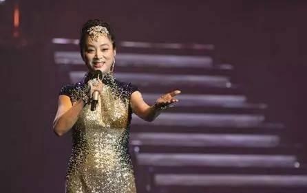她曾经力压毛阿敏与韦唯，现却沦落到去当保姆！