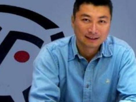 他出行一辆百万豪车，还拥有10架飞机，汽车数万辆！