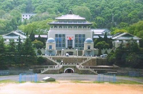 全国最美高校排行榜_国内十大“最美”高校榜单,堪比5A级景区,考上的学生有福了