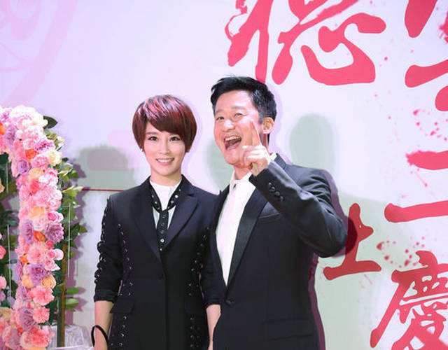 谢楠凌晨3点突然点赞吴京5年前微博,有这样特