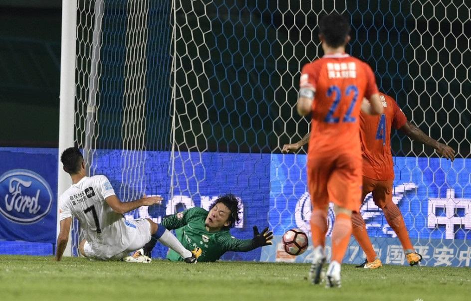 鲁能遭受莫须有点球不冤，富力多少次越位被误判？