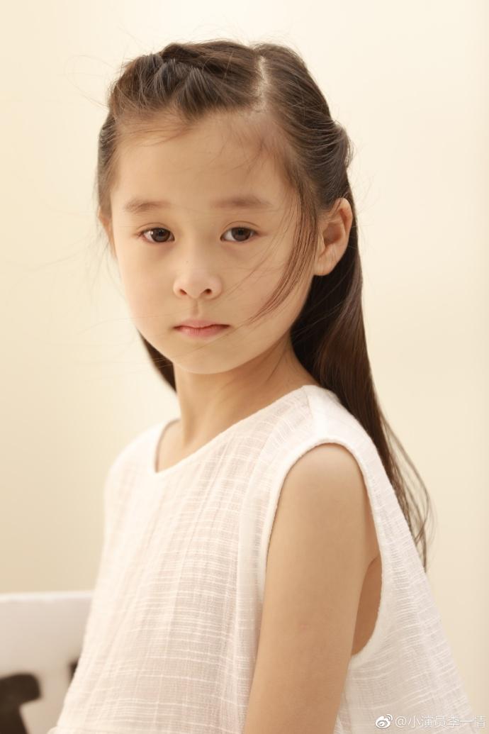 电影亲爱的小女孩杨吉芳7岁了近照很美气质独特