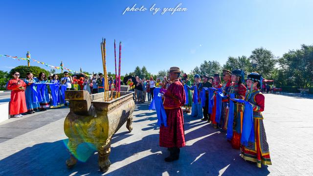 在锡林郭勒，感受蒙古族最神圣的祭敖包活动