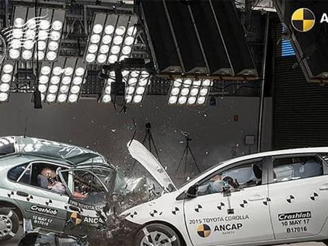 卡罗拉与17年前的自己碰撞，看看汽车安全进化多少？