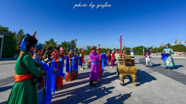 在锡林郭勒，感受蒙古族最神圣的祭敖包活动