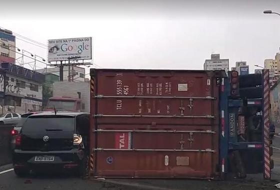 开宝马就肆无忌惮？遇到这些车也被拍的扁扁的