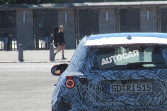 2018款奔驰A级路测曝光 车身加长/更坚固