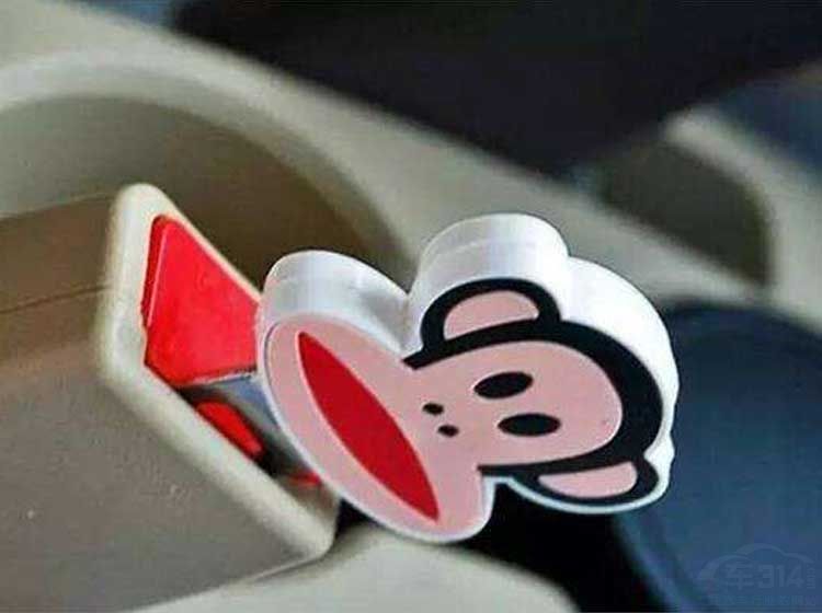 哪怕是配了八个安全气囊 也不如这根带子有效