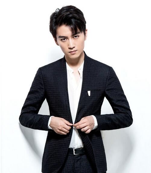 相对李易峰,陈晓的打扮更成熟,因陈妍希比他大?