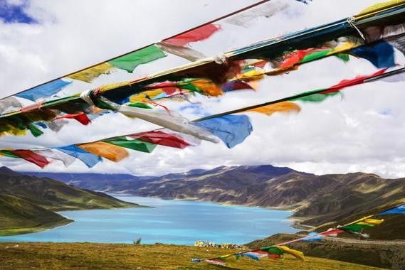 谁说去西藏只能开丰田霸道，本田飞度一样能翻山越岭