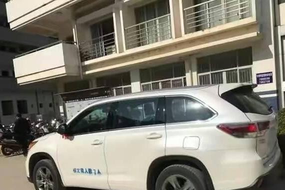 7座国产车强行喷字？这次汉兰达也躲不过了