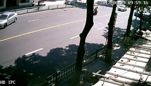 泉州身边事【愤怒的电动车？这个疯传的监控视频竟发生在泉州！ 】轻便快捷的...