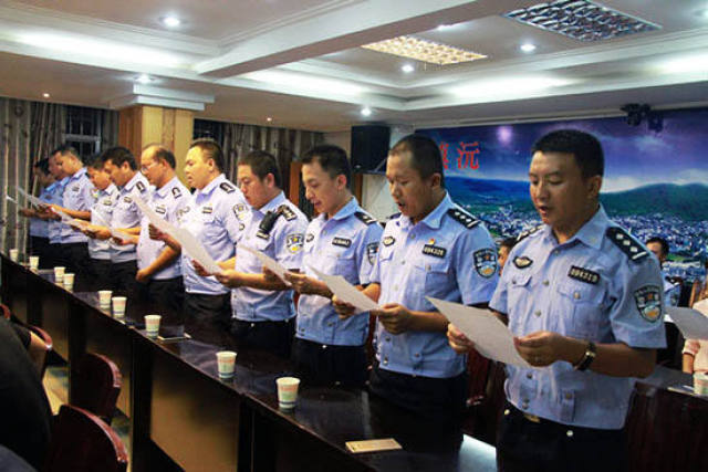 镇沅公安局唱响《中国人民警察警歌》|人民