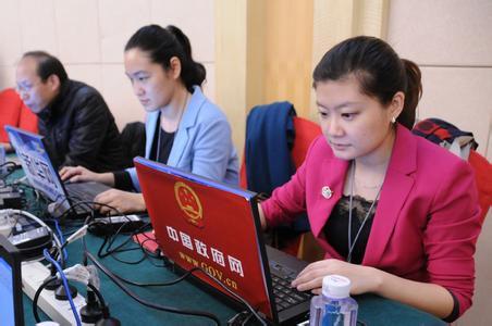 公务员定职主任科员后，多长时间可以升副调研员？