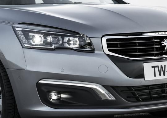 最帅中级车，迈腾没他稳，使用宝马发动机，15万起