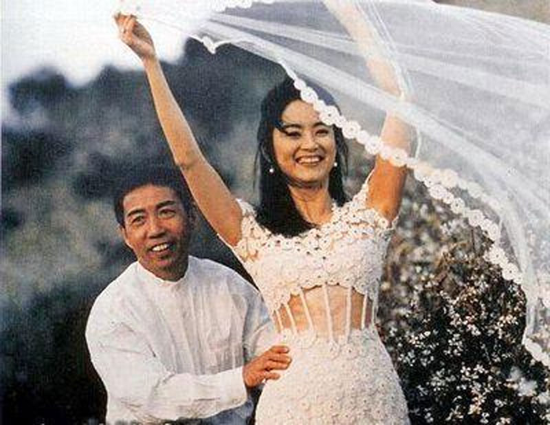 63岁气质犹存！曾拒绝成龙，高龄生子，毅然隐退（组图） - 3